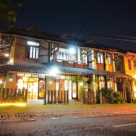 Arys Garden Hotel Yogyakarta Kültér fotó